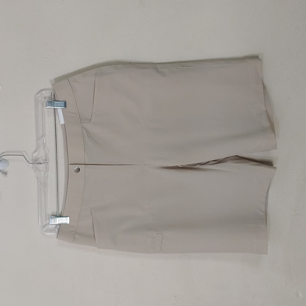 Chico's Size .5 (XS) Shorts with front pockets and faux back pocket NWT
